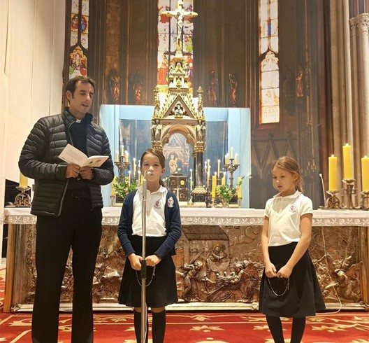 Učenici OŠ "Lotrščak" i OŠ "Ružičnjak" sudjelovali u molitvi za mir s papom Lavom XIV.
